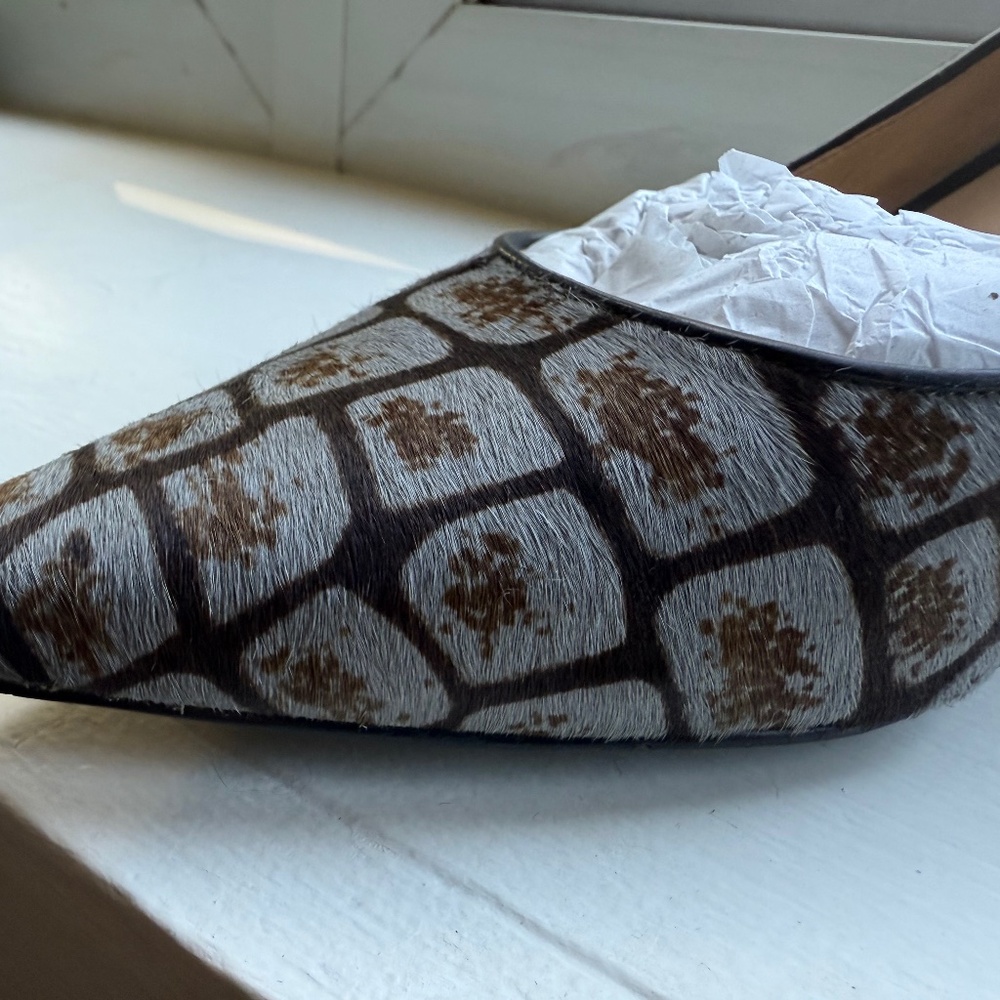 Gorgeous pair of Nine West Heels in a Gray multi